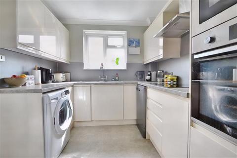 2 bedroom flat to rent, Abbotts Barton