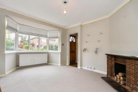 2 bedroom maisonette to rent, Warwick Road, Thames Ditton KT7