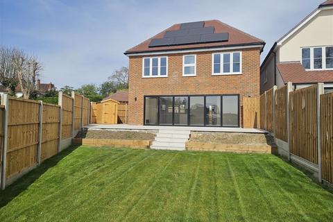 4 bedroom detached house for sale, Upper St Michaels Road, Aldershot