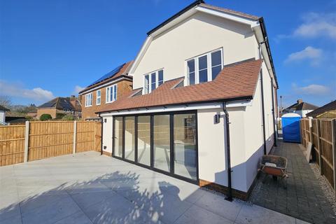 4 bedroom detached house for sale, Upper St Michaels Road, Aldershot