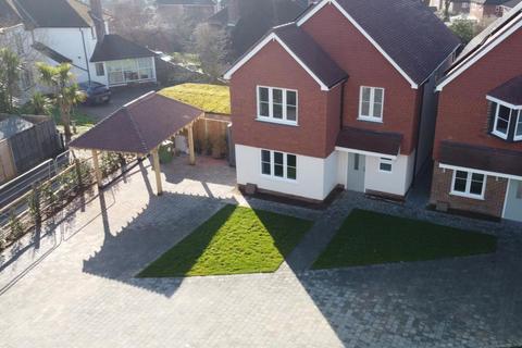 4 bedroom detached house for sale, Upper St Michaels Road, Aldershot