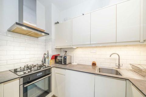 2 bedroom flat to rent, Trelawn Road, London SW2