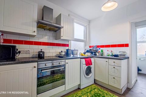 2 bedroom flat for sale, Gallosson Road, Plumstead, London, SE18