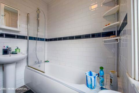 2 bedroom flat for sale, Gallosson Road, Plumstead, London, SE18