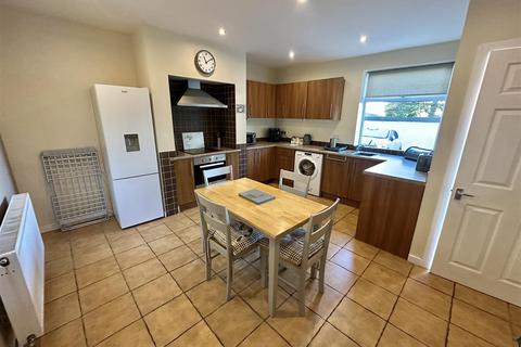 2 bedroom end of terrace house for sale, Union Road, Liversedge