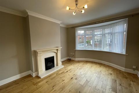 2 bedroom flat to rent, Guelder Road, High Heaton, NE7