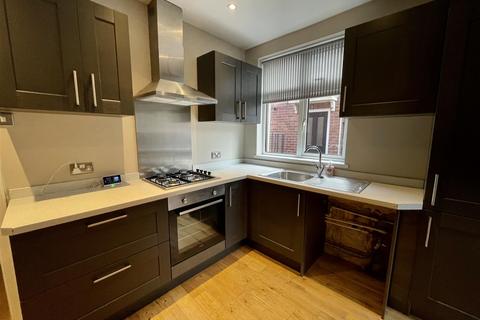 2 bedroom flat to rent, Guelder Road, High Heaton, NE7