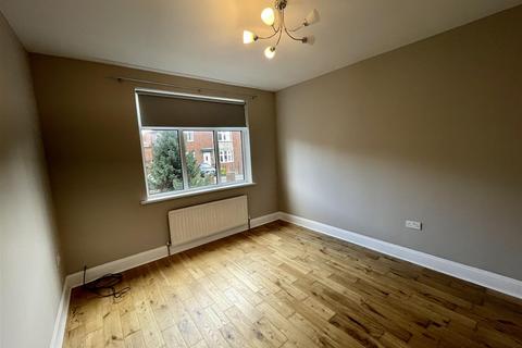 2 bedroom flat to rent, Guelder Road, High Heaton, NE7