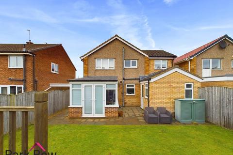 4 bedroom detached house for sale, Fairburn Drive, Garforth, Leeds