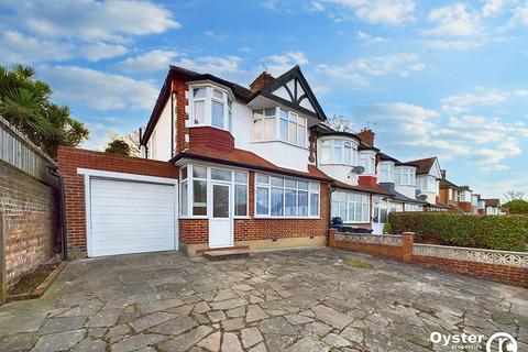 3 bedroom end of terrace house for sale, Arnos Road, London, N11