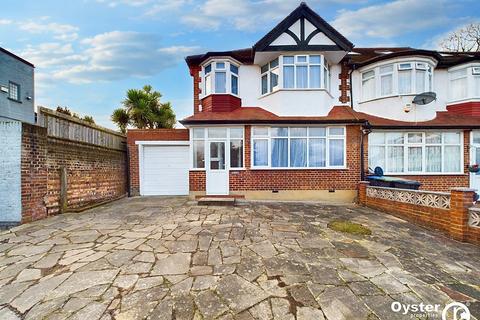 3 bedroom end of terrace house for sale, Arnos Road, London, N11