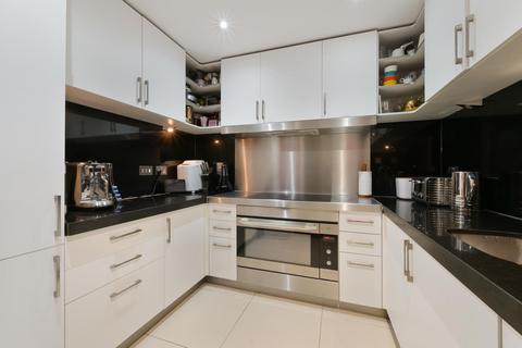 2 bedroom apartment for sale, New Providence Wharf, Fairmont Avenue, London, E14