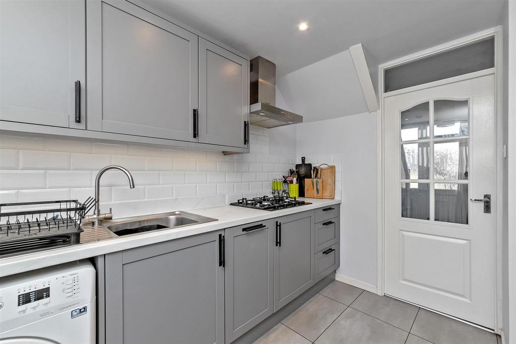30 Canbara Close-8.jpg