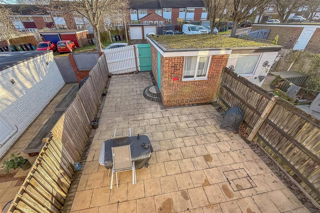 30 Canbara Close-26.jpg