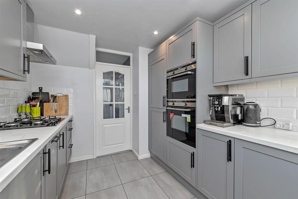 30 Canbara Close-9.jpg