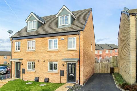 3 bedroom semi-detached house for sale, Wren Green Way, Wakefield WF2