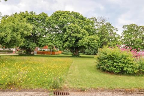 1 bedroom semi-detached bungalow for sale, North Crescent, Hayling Island