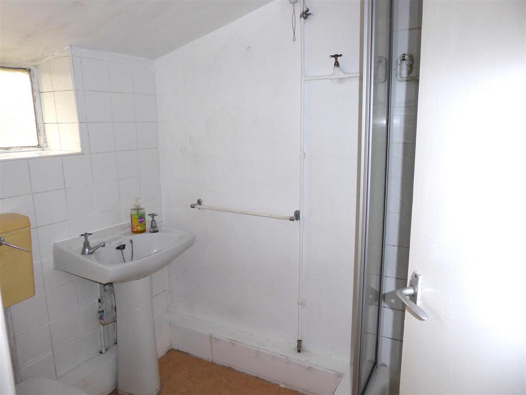 Shower room 2.JPG