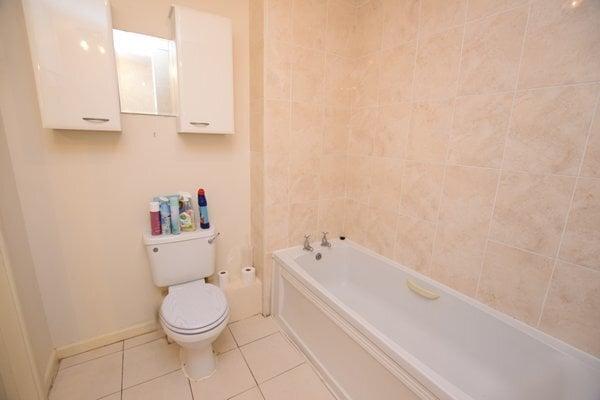 Bath &amp; shower room