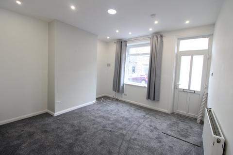 3 bedroom end of terrace house to rent, Staveley Road, Keighley, BD22