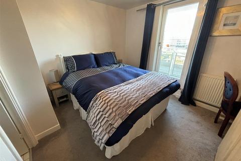 2 bedroom apartment to rent, Royal Quay, Liverpool L3