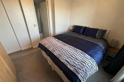 2 bedroom apartment to rent, Royal Quay, Liverpool L3