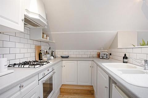 1 bedroom flat for sale, Clonmel Road, London, SW6