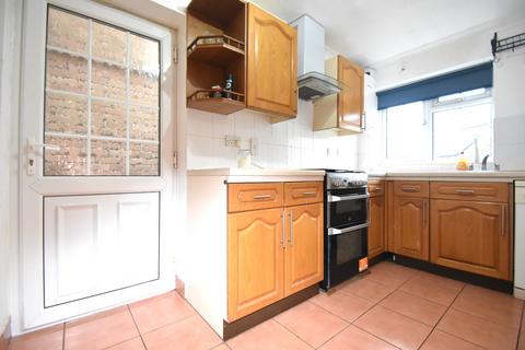 3 bedroom detached house to rent, Briarwood Close, Fareham PO16