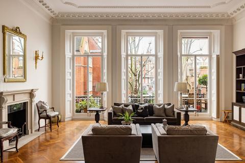 3 bedroom apartment for sale, London SW1X