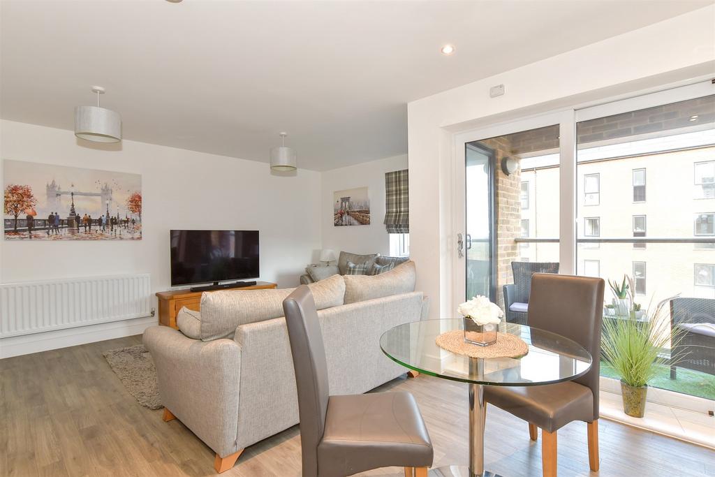 Kitchen/Lounge/ Dining Area