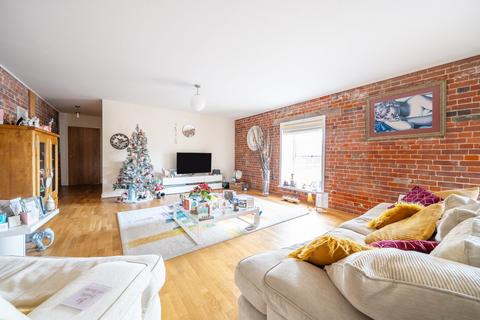 2 bedroom flat for sale, Weevil Lane, Hampshire PO12