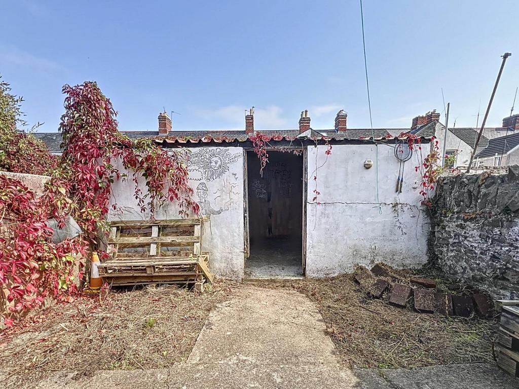 Rear Garden / Outhouse