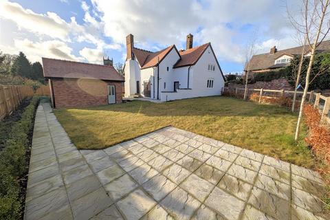 4 bedroom detached house for sale, Dingle Farmhouse, Dingle Lane, Sandbach