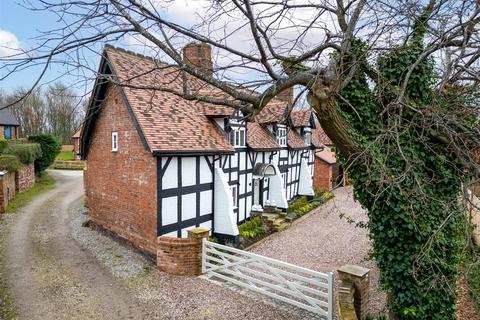 4 bedroom detached house for sale, Dingle Farmhouse, Dingle Lane, Sandbach