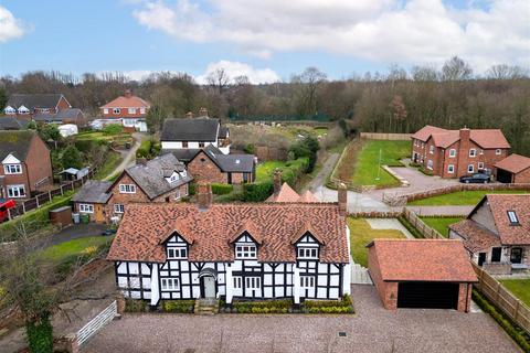 4 bedroom detached house for sale, Dingle Farmhouse, Dingle Lane, Sandbach