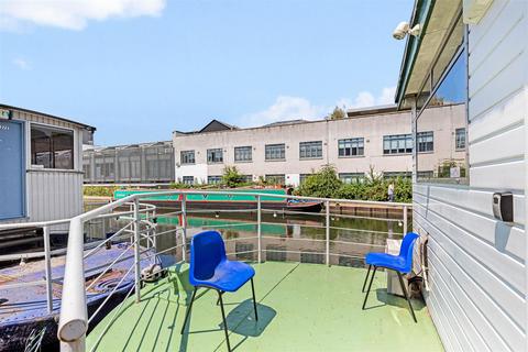 Houseboat to rent, Eagle Wharf Marina, Hoxton, N1