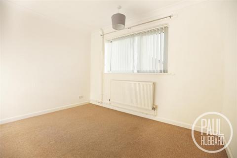 2 bedroom house to rent, Sunningdale Avenue, Lowestoft