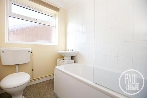 2 bedroom house to rent, Sunningdale Avenue, Lowestoft