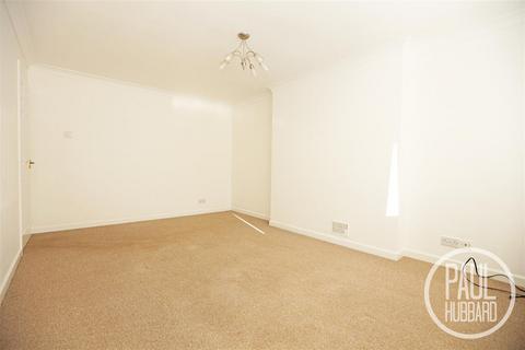 2 bedroom house to rent, Sunningdale Avenue, Lowestoft