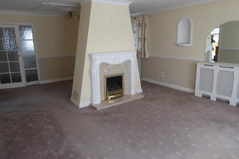 3 bedroom detached bungalow for sale, 5 Elwyn Place, Cleethorpes, N.E. Lincs, DN35 9QN