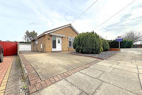 3 bedroom detached bungalow for sale, Elwyn Place, Cleethorpes, N.E. Lincs, DN35 9QN