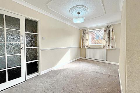 3 bedroom detached bungalow for sale, Elwyn Place, Cleethorpes, N.E. Lincs, DN35 9QN