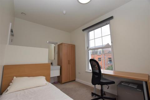 1 bedroom in a house share to rent, Sidmouth Street, Reading