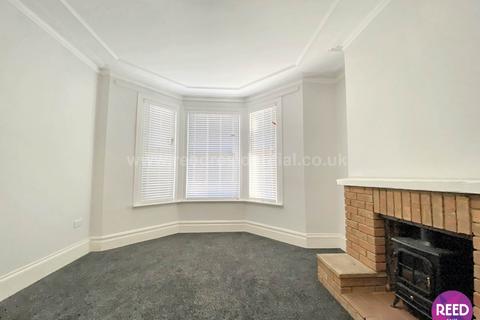 1 bedroom flat to rent, Hainault Avenue, Westcliff On Sea