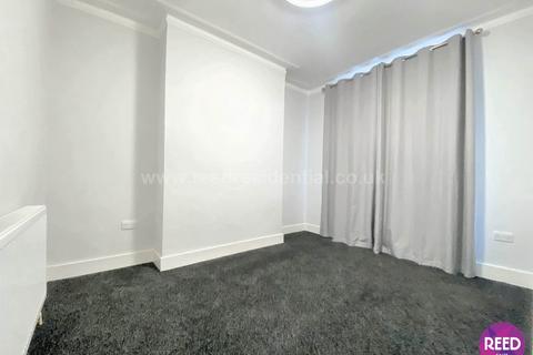 1 bedroom flat to rent, Hainault Avenue, Westcliff On Sea