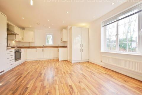 2 bedroom flat to rent, Flowers Avenue, Ruislip HA4