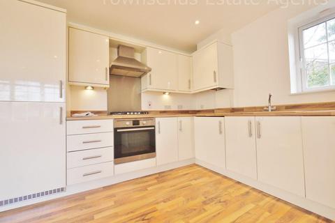 2 bedroom flat to rent, Flowers Avenue, Ruislip HA4