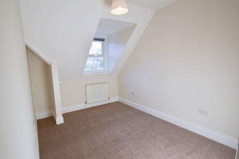 1 bedroom flat to rent, Jevington Gardens, Eastbourne BN21