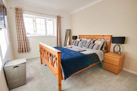 25 Caerleon Drive, Southampton, SO19 5LG