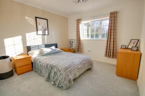 25 Caerleon Drive, Southampton, SO19 5LG